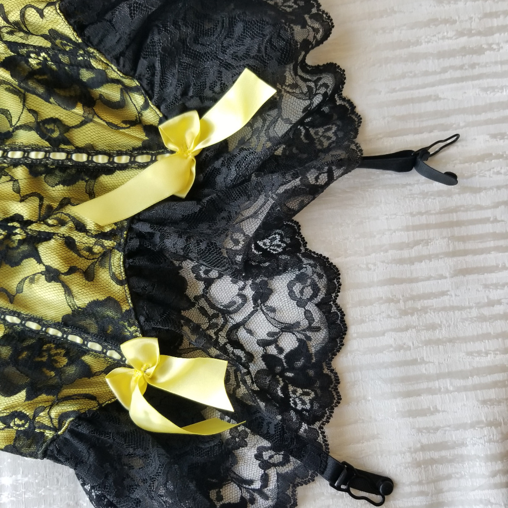 Yellow Bustier and Garter Set - Brand New!